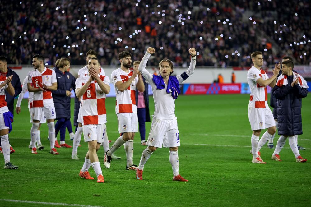 浓眉18+7胜公牛！独行侠升至西部第九，15分4断2帽，Goat打出来了.